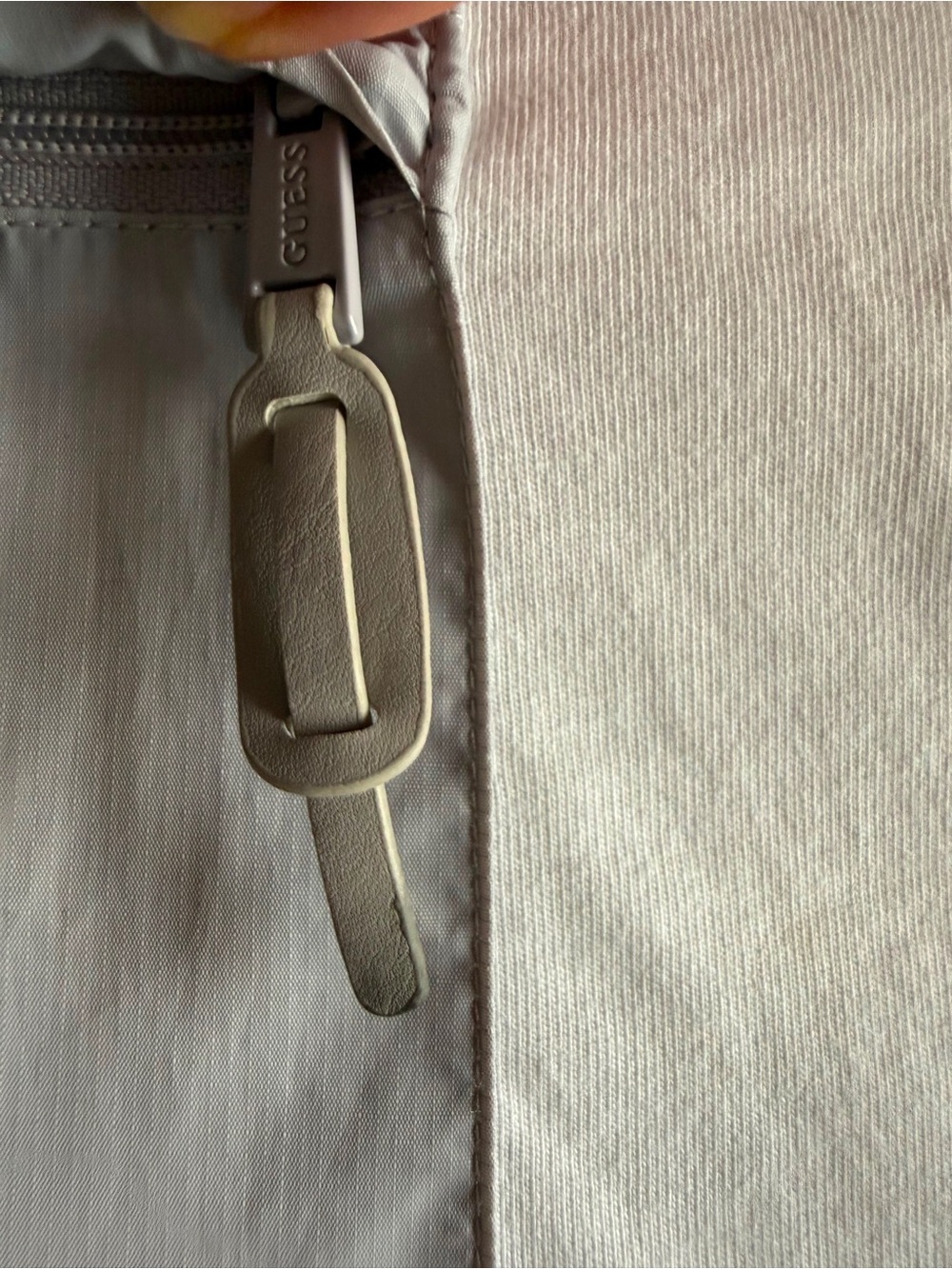 GUESS Originals White T-Shirt with Nylon Zip Pocket Size S - Picture 8 of 8